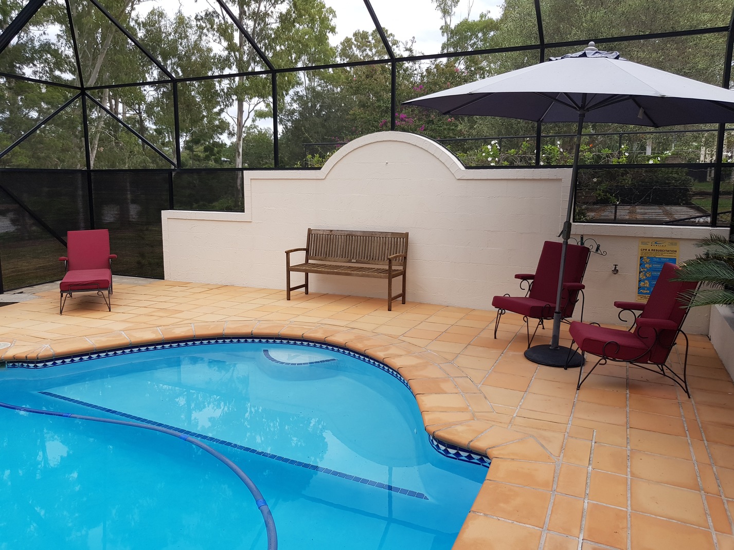 build your own pool enclosure